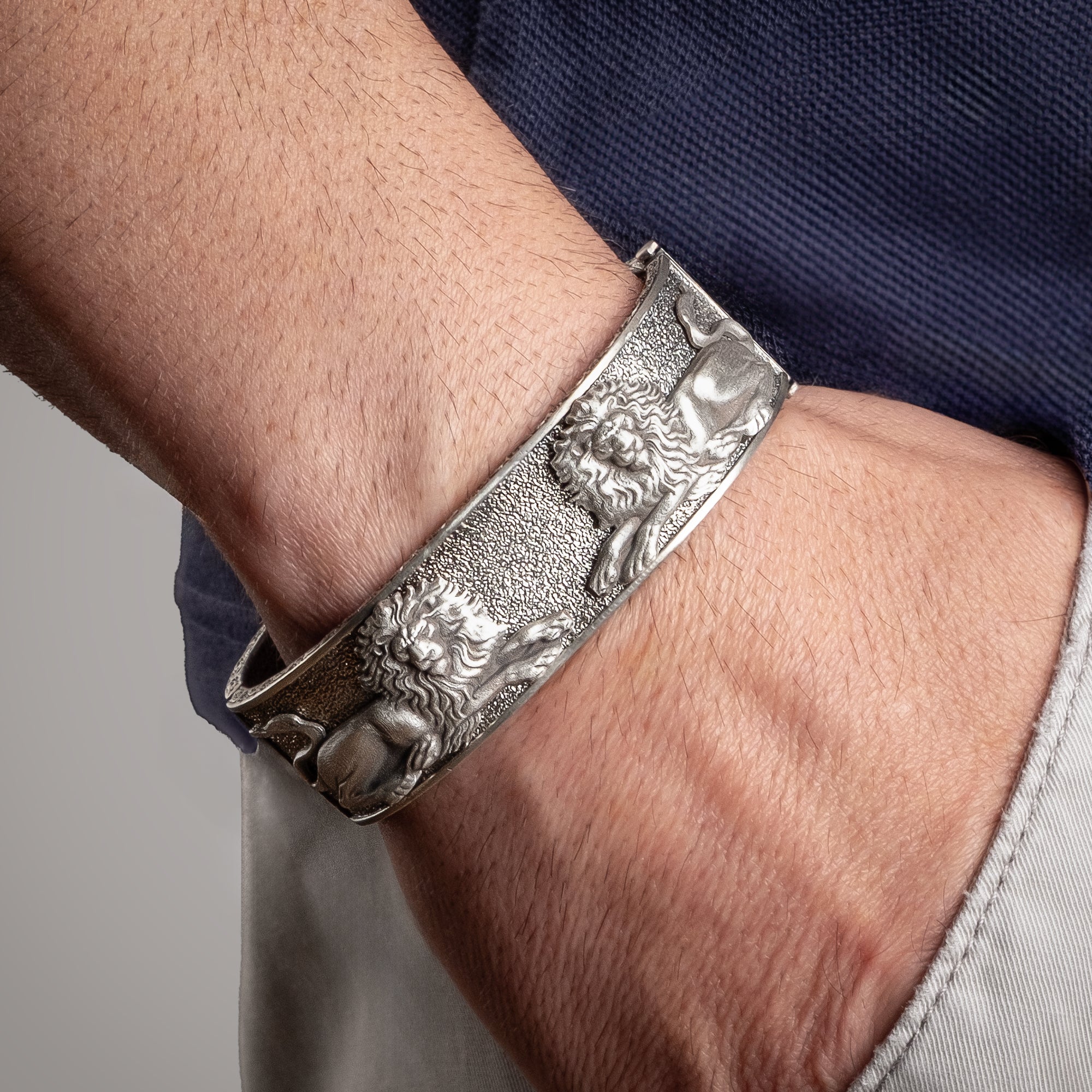 Men’s Sterling Silver Lion Bracelet – Bold Handcrafted Cuff with Reclining Lion Motifs