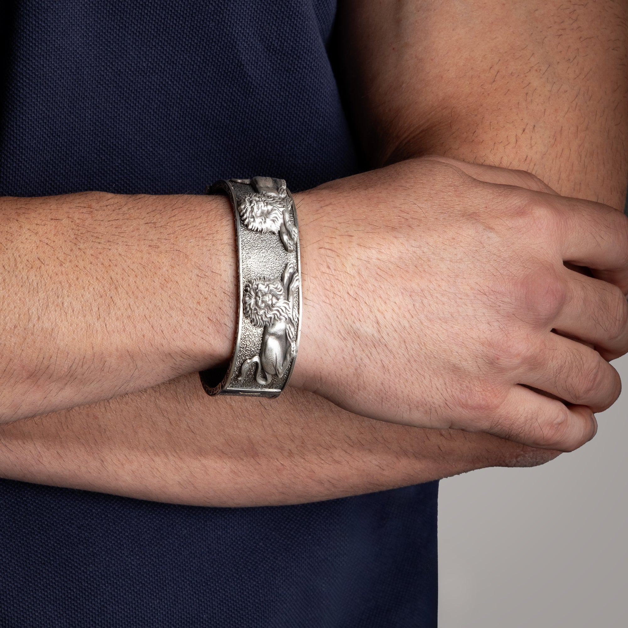 Men’s Sterling Silver Lion Bracelet – Bold Handcrafted Cuff with Reclining Lion Motifs