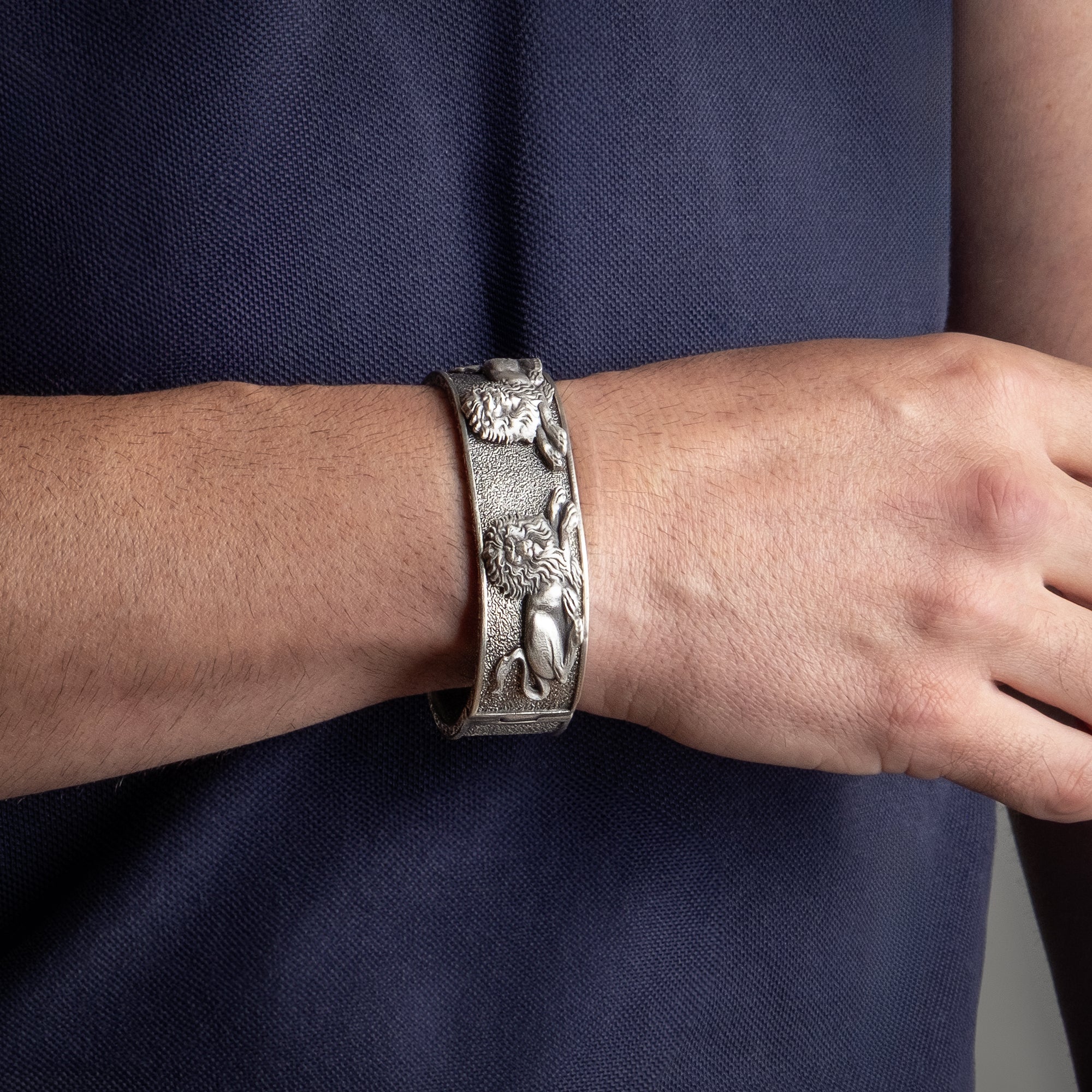 Men’s Sterling Silver Lion Bracelet – Bold Handcrafted Cuff with Reclining Lion Motifs