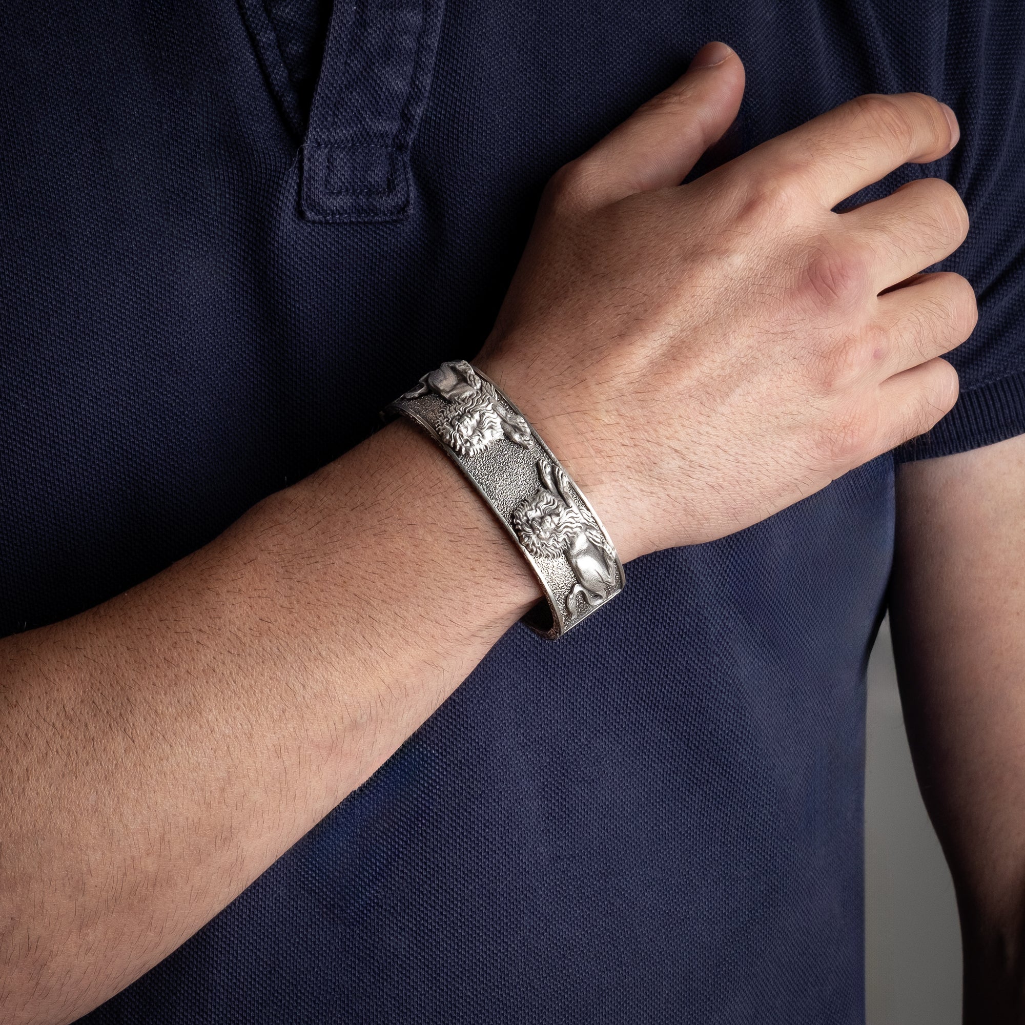 Men’s Sterling Silver Lion Bracelet – Bold Handcrafted Cuff with Reclining Lion Motifs