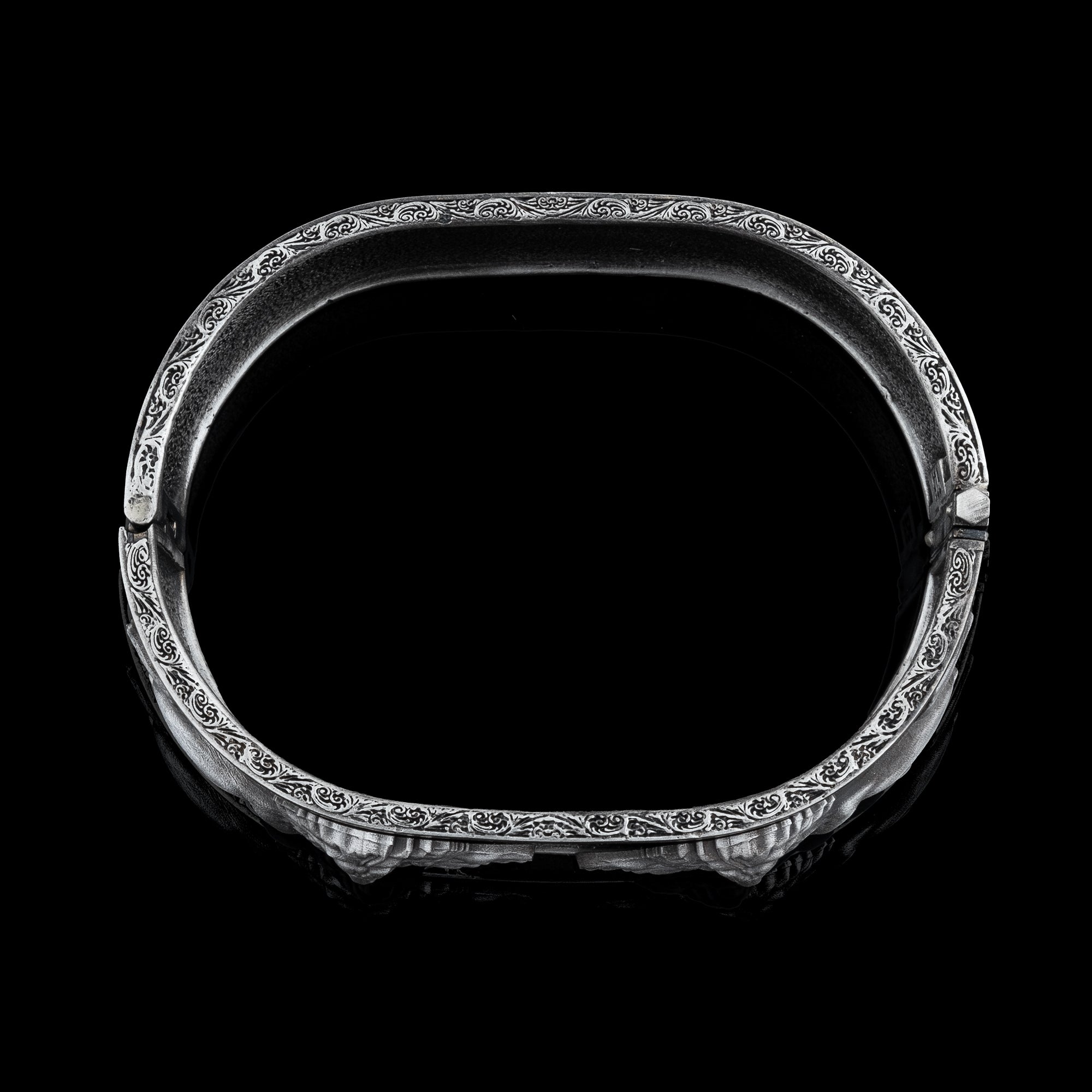 Men’s Sterling Silver Lion Bracelet – Bold Handcrafted Cuff with Reclining Lion Motifs