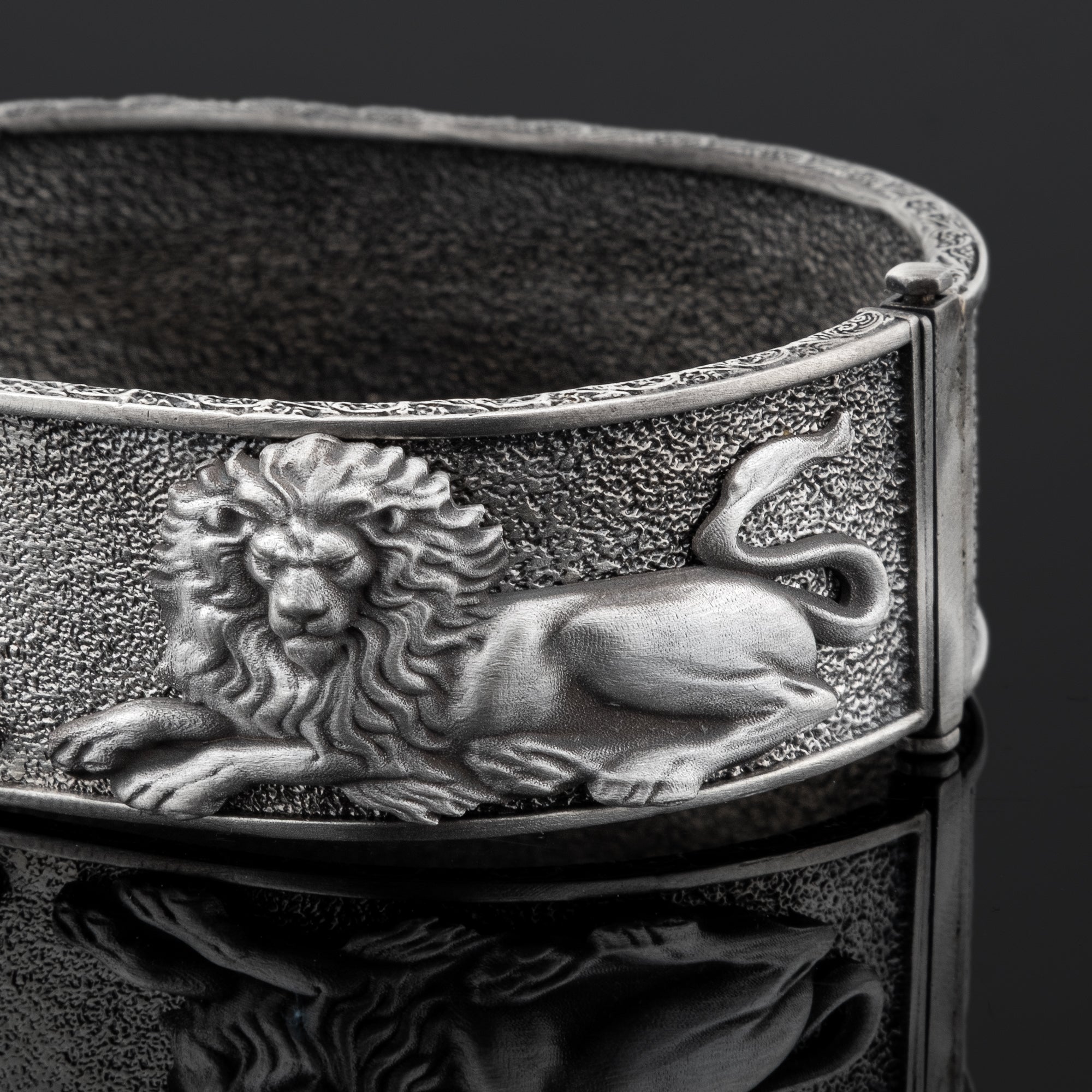 Men’s Sterling Silver Lion Bracelet – Bold Handcrafted Cuff with Reclining Lion Motifs