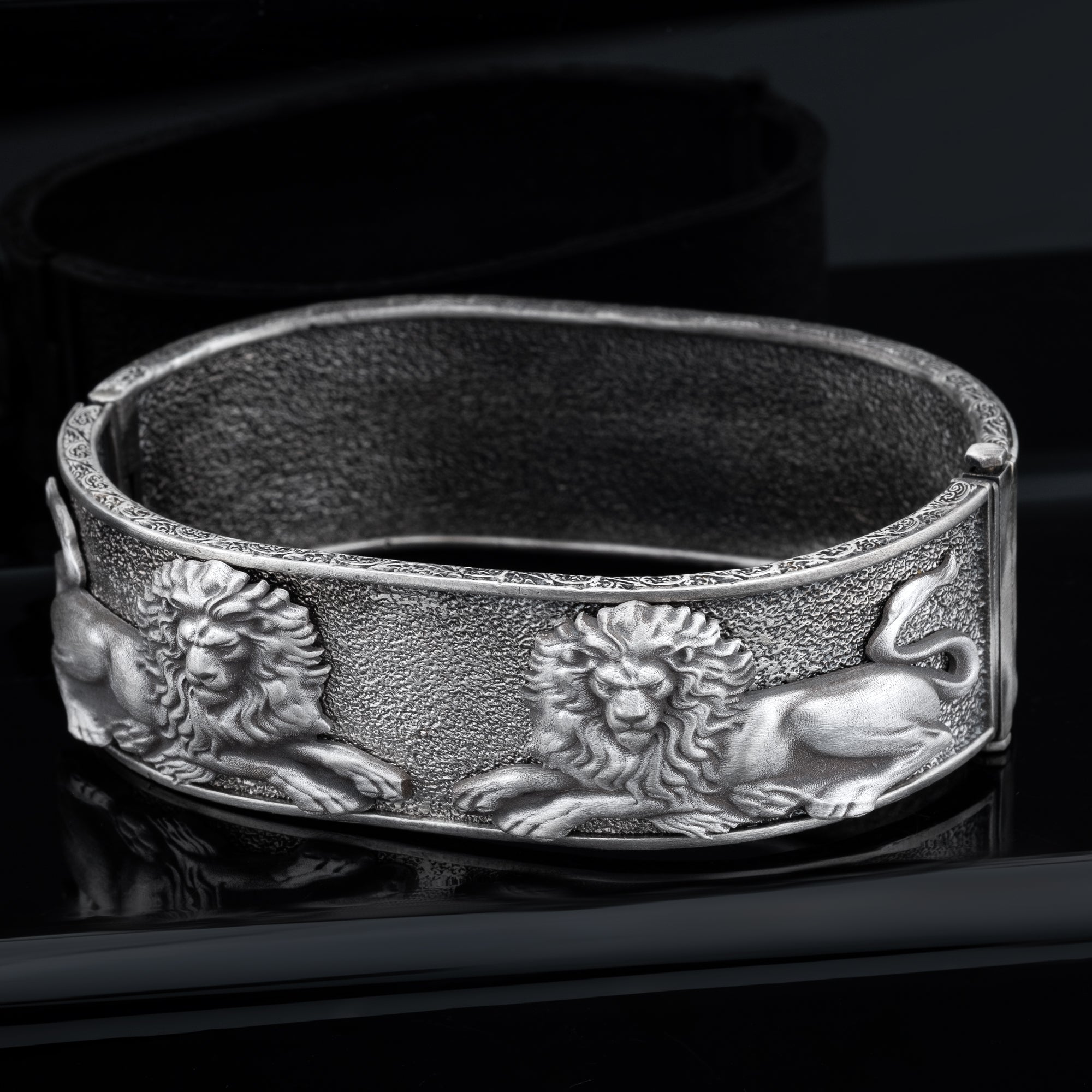 Men’s Sterling Silver Lion Bracelet – Bold Handcrafted Cuff with Reclining Lion Motifs